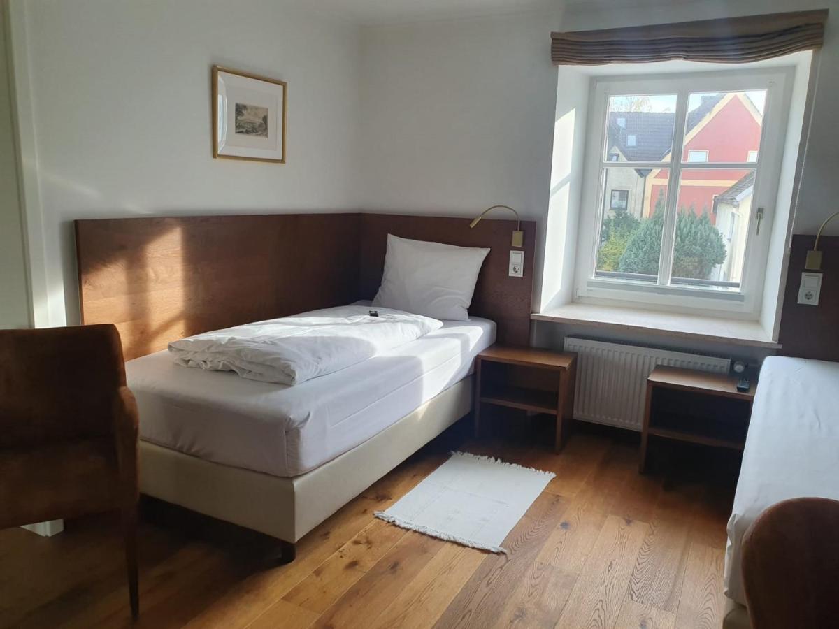 Hotel Schierlinger Braeustueberl Екстер'єр фото
